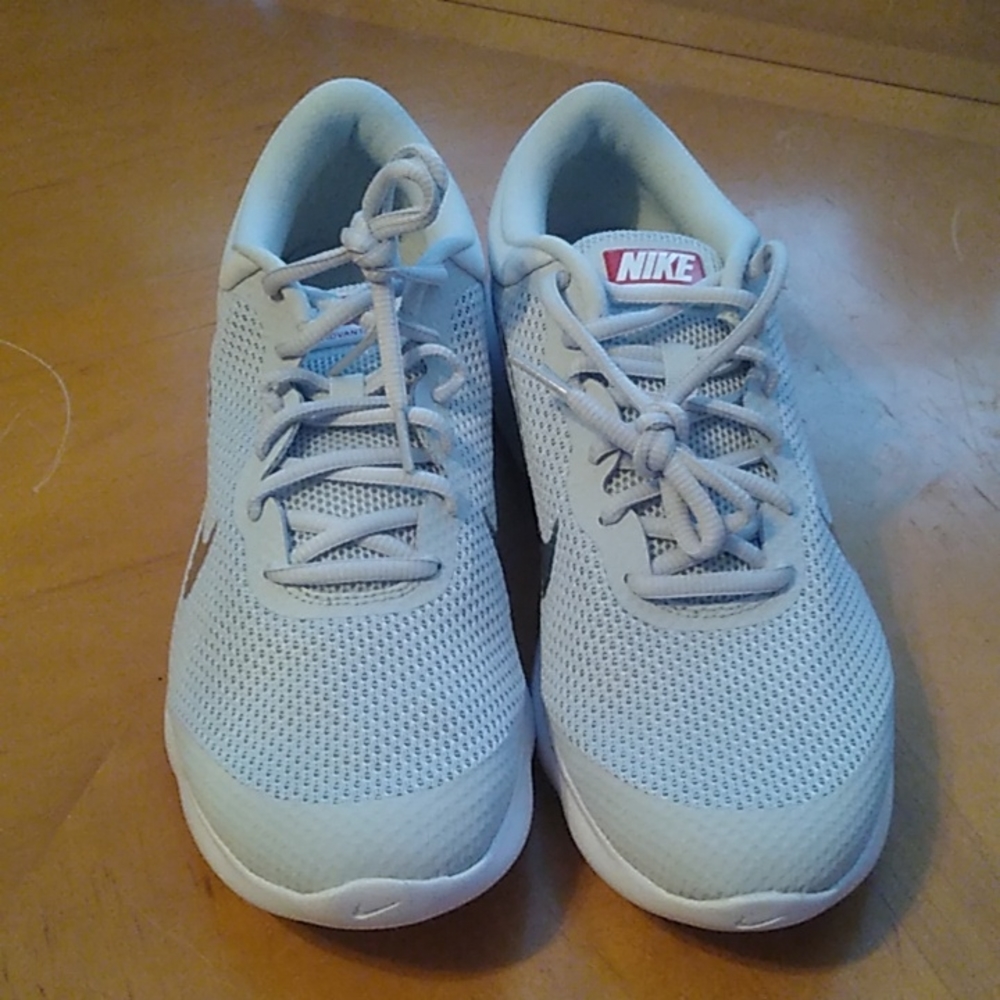 NWOT - Nike shoes - Picture 2 of 5